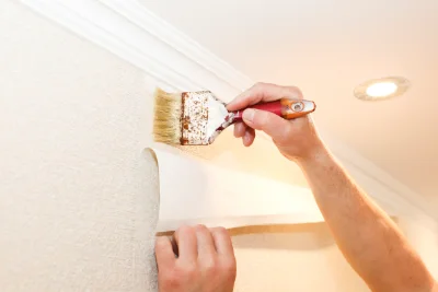 Pose de papier peint à Réning — revêtements muraux et toiles de verre